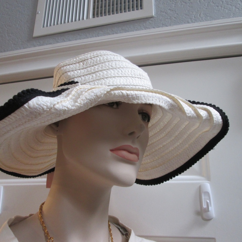 new BETSY JOHNSON white straw hat w/ ribbon - Picture 3 of 13